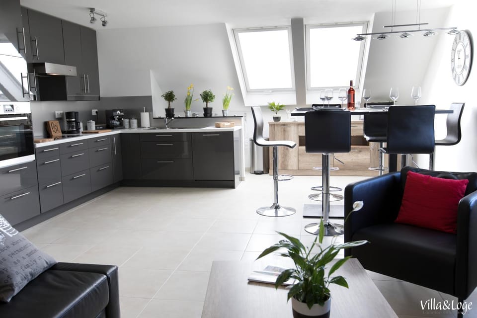 Staff, People, Kitchen or kitchenette, Living room, Dining area, Garden view, Sunrise, Sunset, cot, Family, stove, kitchen