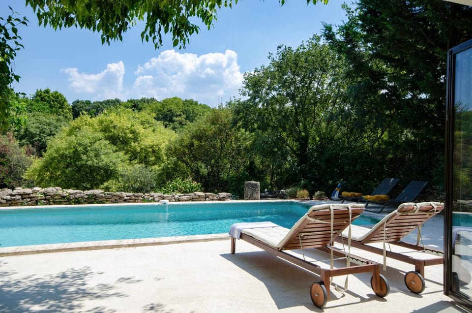 Belle De Jour -A Provencal gem Private heated pool House in Gordes