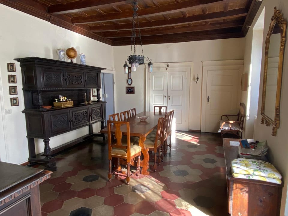Seating area, Dining area