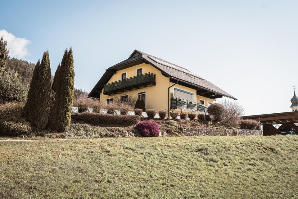 Haus Dietrich am Red Bull Ring Bed and Breakfast in Spielberg