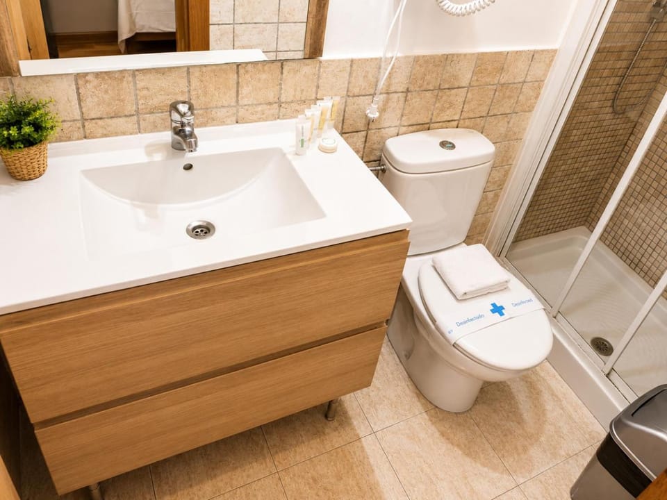 Shower, Toilet, Bathroom