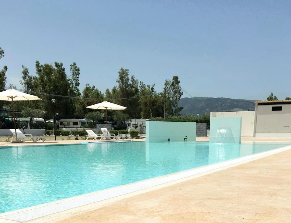 Hot Tub, Swimming pool