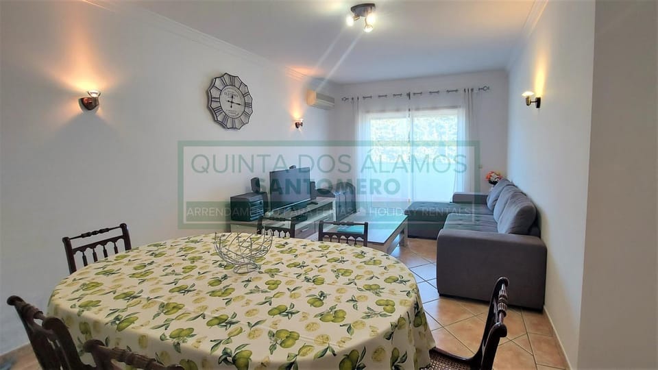 TV and multimedia, Balcony/Terrace, Living room, Street view