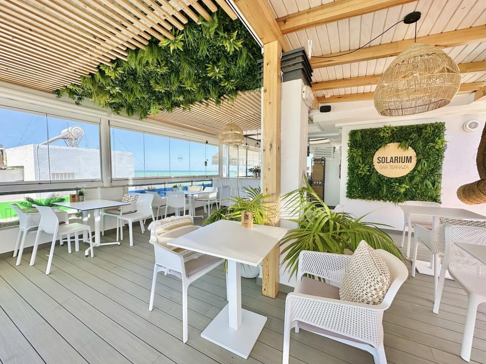 Restaurant/places to eat, Banquet/Function facilities