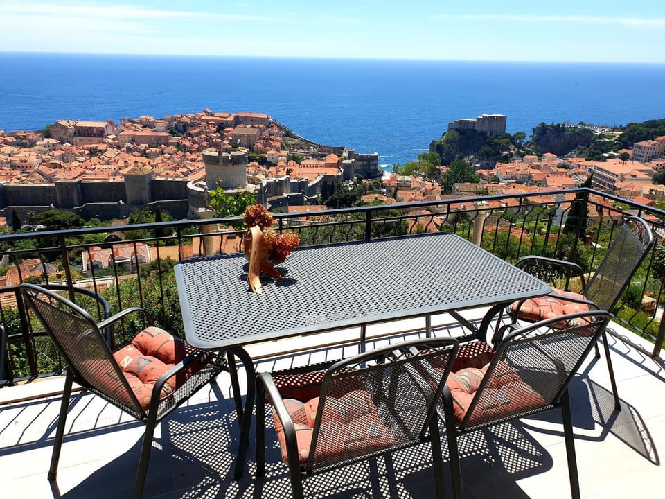 View (from property/room), Balcony/Terrace, City view, Sea view
