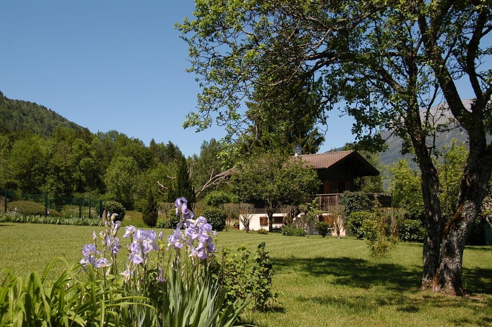 Property building, Facade/entrance, Garden, Garden
