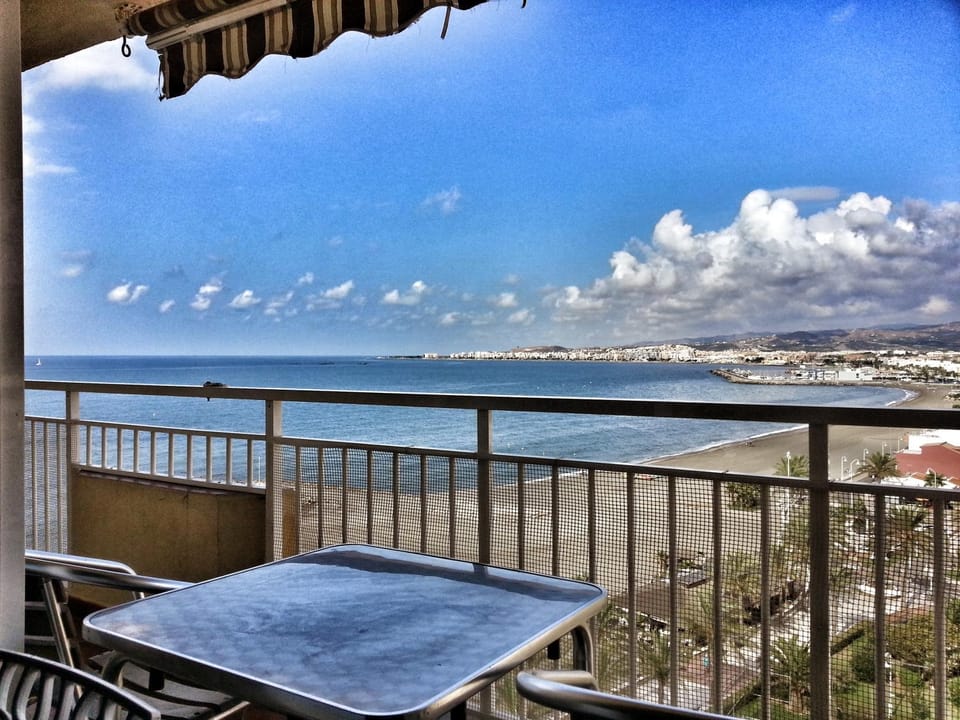 Sea view, Street view