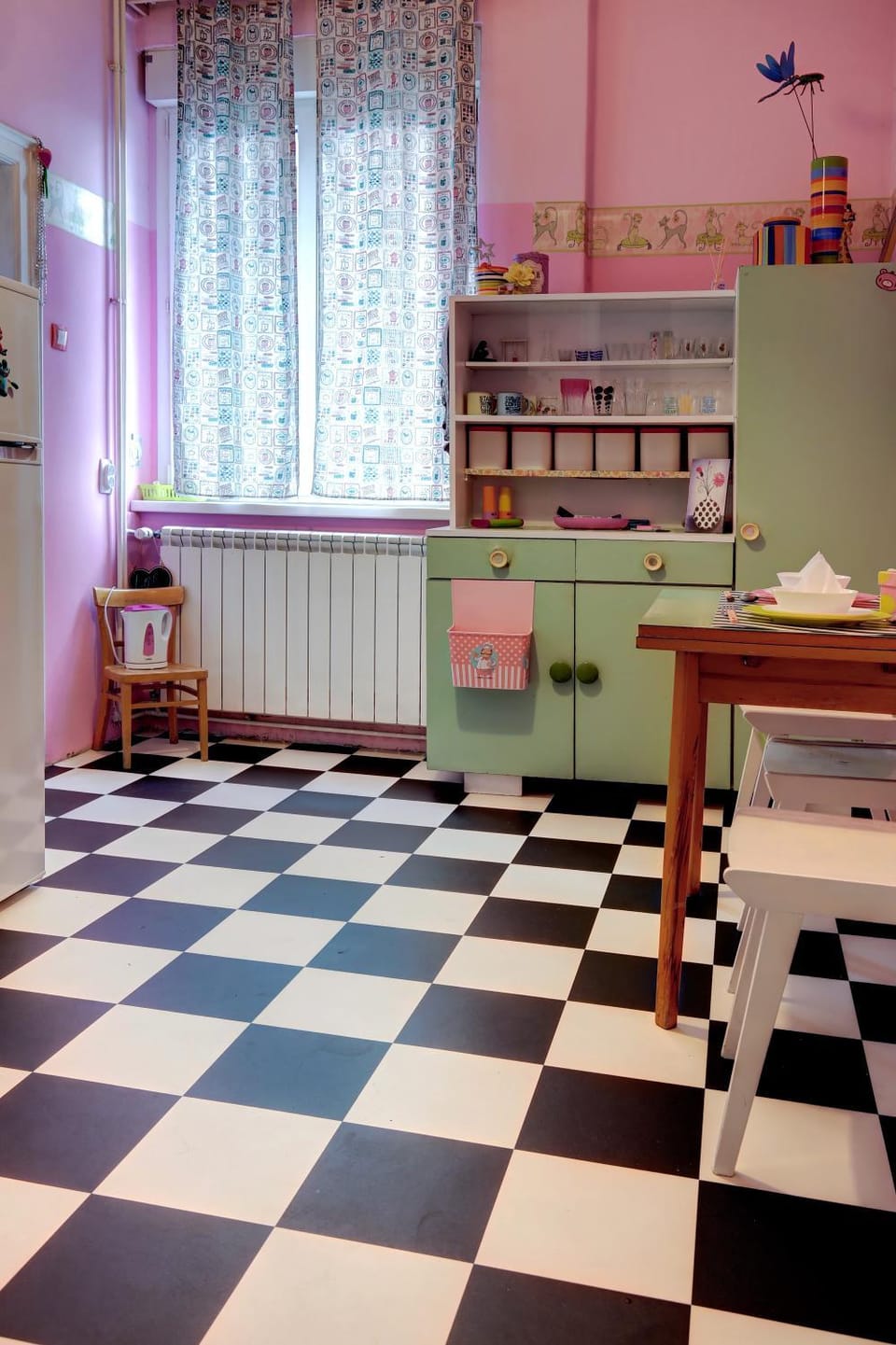 Kitchen or kitchenette, Dining area