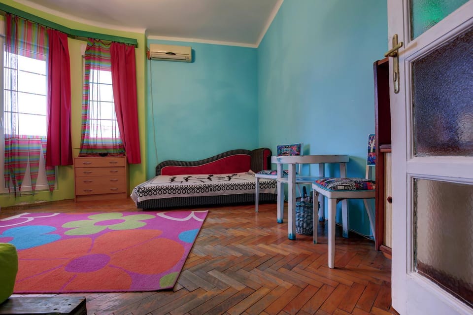 Living room, Seating area, Bedroom, air conditioner