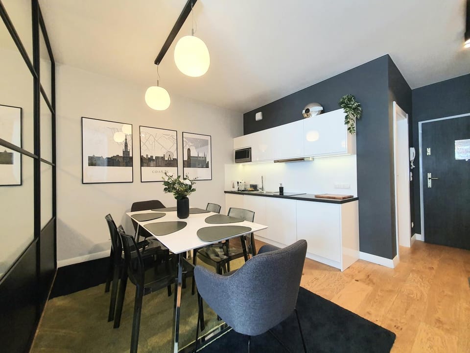 Kitchen or kitchenette, Dining area, stove
