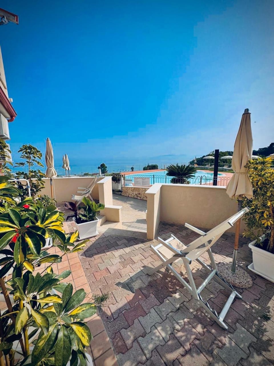 View (from property/room), Balcony/Terrace, Pool view
