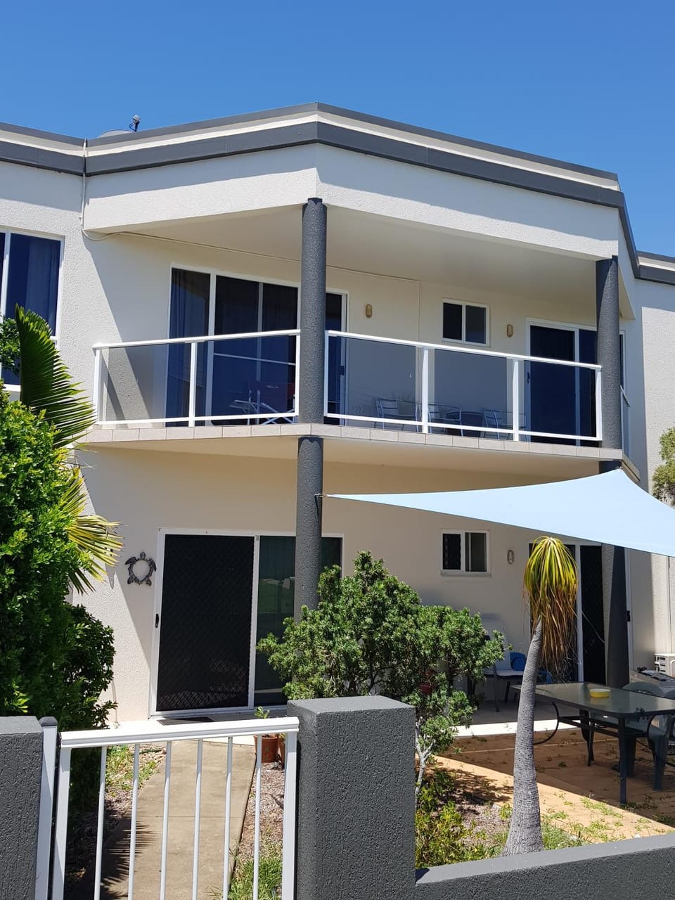 Property building, Facade/entrance, Balcony/Terrace