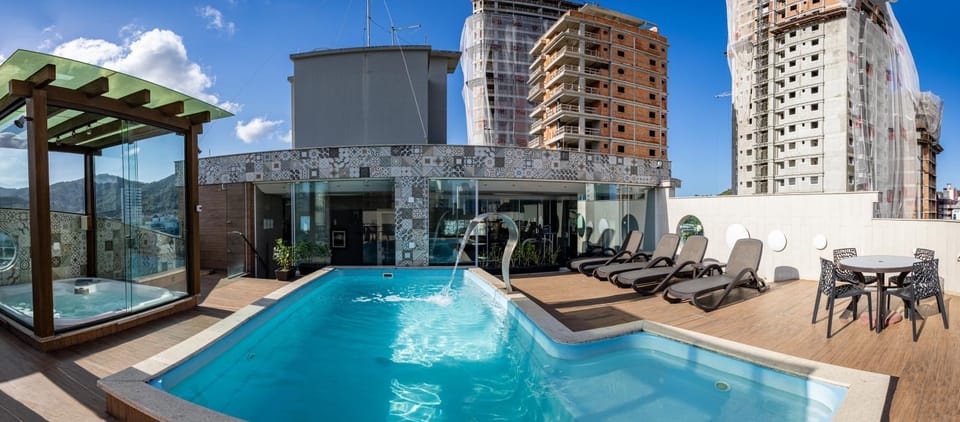 Hot Tub, Balcony/Terrace, Swimming pool, sunbed