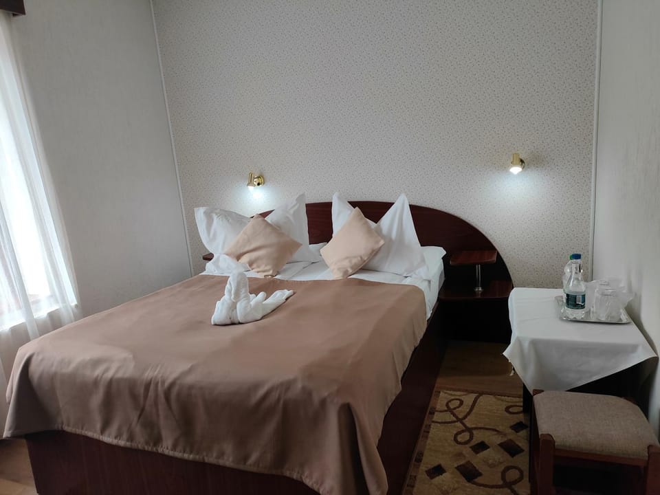 Bed, Photo of the whole room, towels