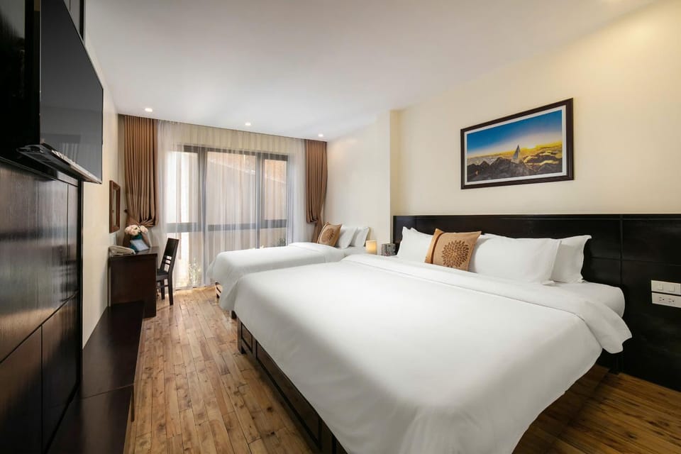 Bed, TV and multimedia, Photo of the whole room, Bedroom