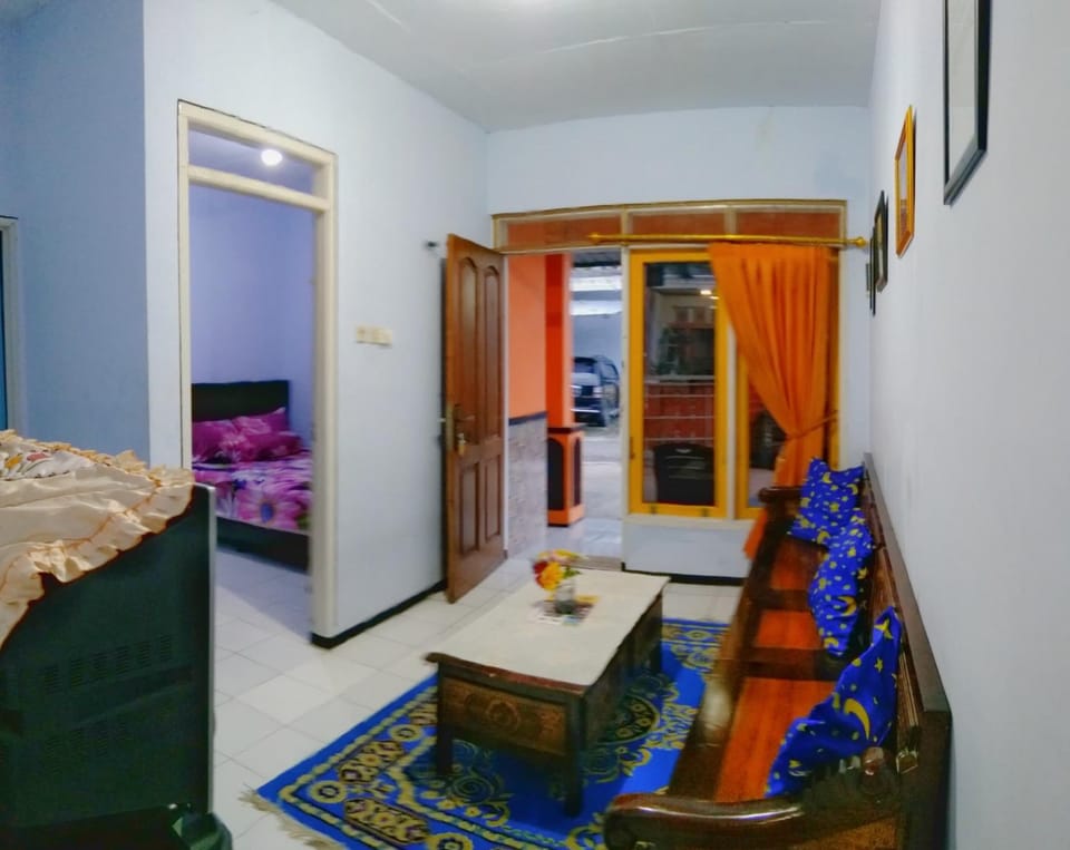 Homestay Andari House in Batu
