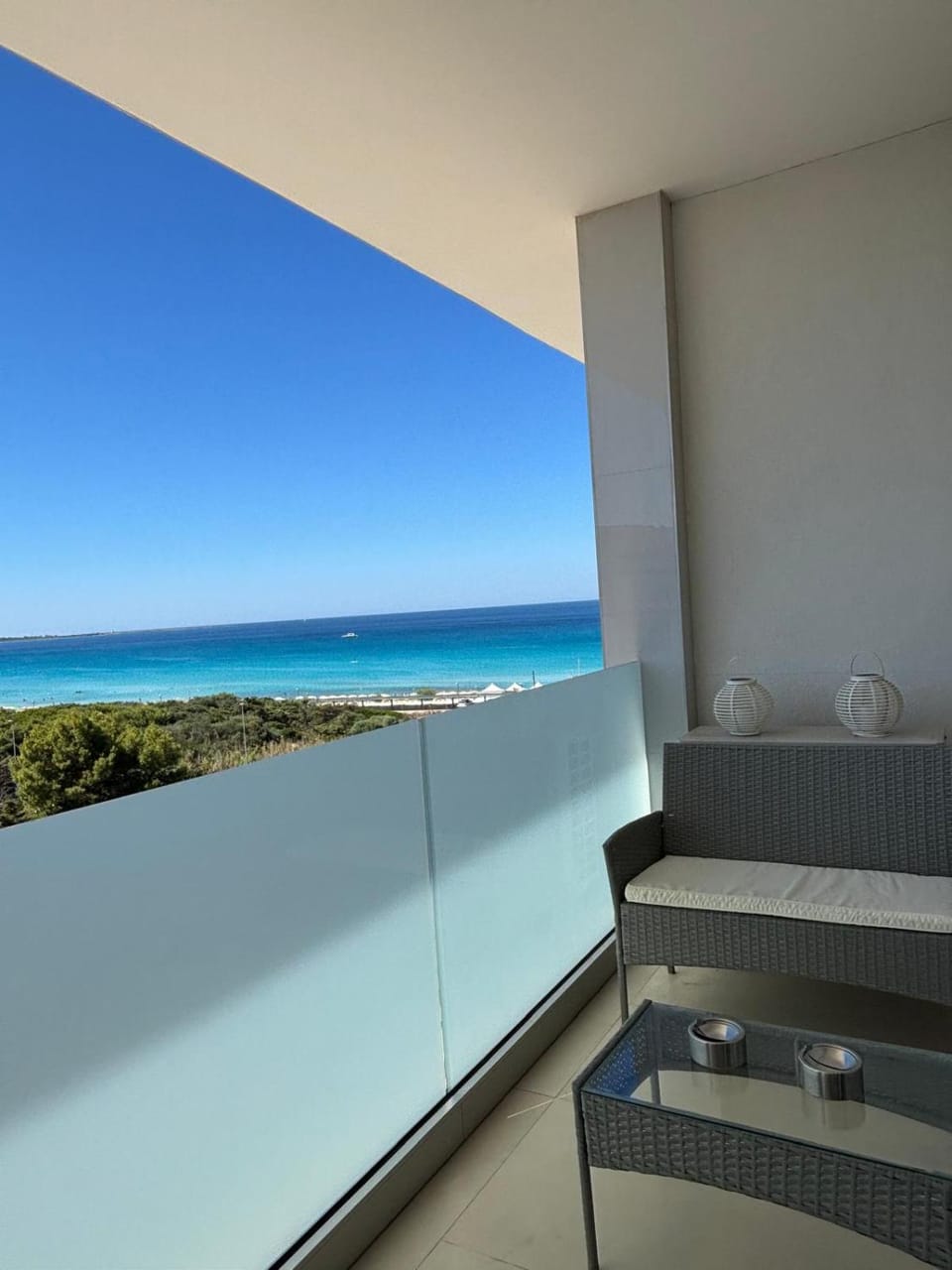 Natural landscape, View (from property/room), Balcony/Terrace, Seating area, Beach, Sea view