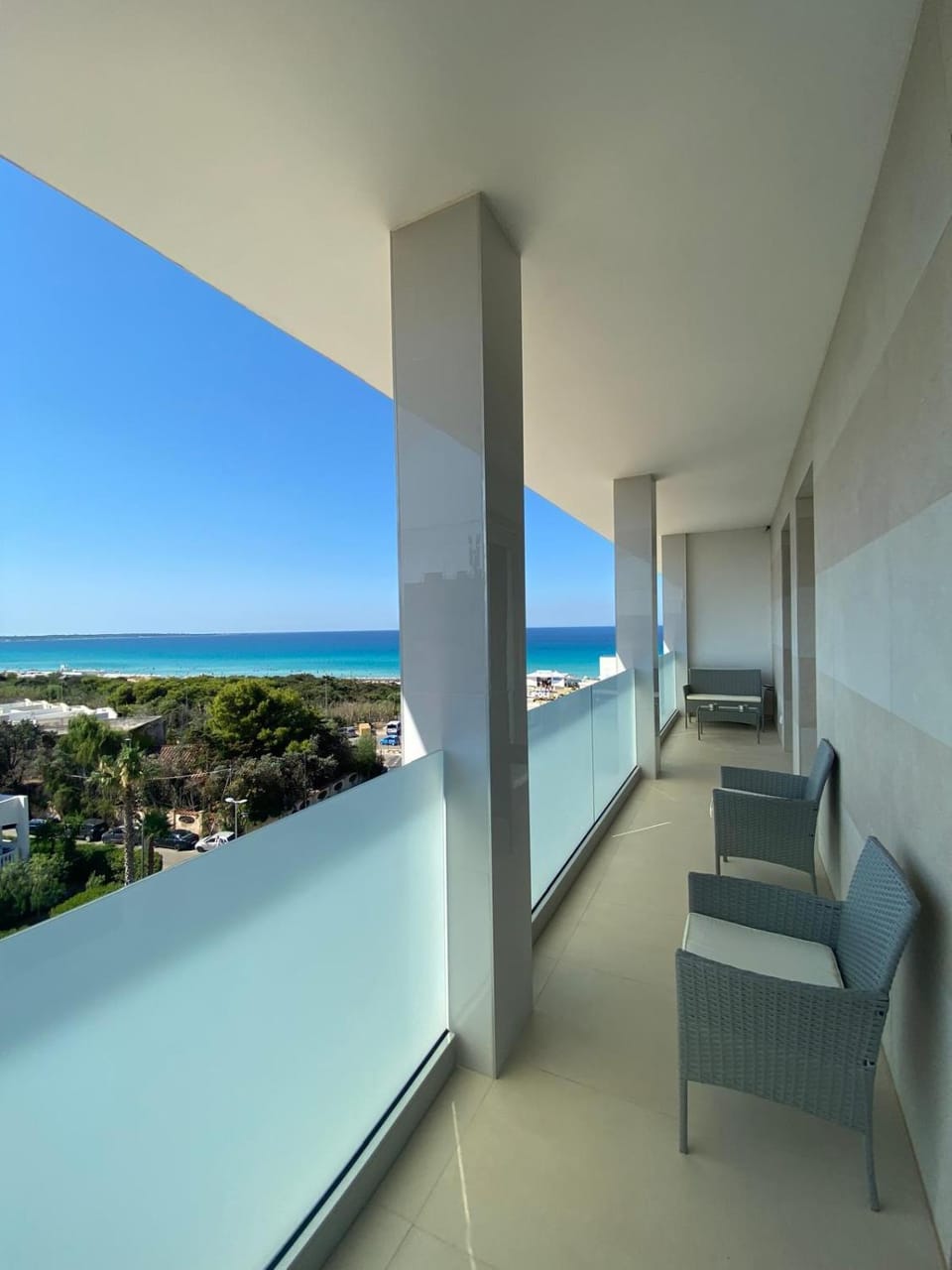 Natural landscape, View (from property/room), Balcony/Terrace, Seating area, Beach, Sea view