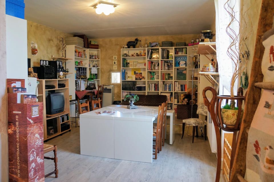 Communal lounge/ TV room, Internal: Not applicable to any particular room