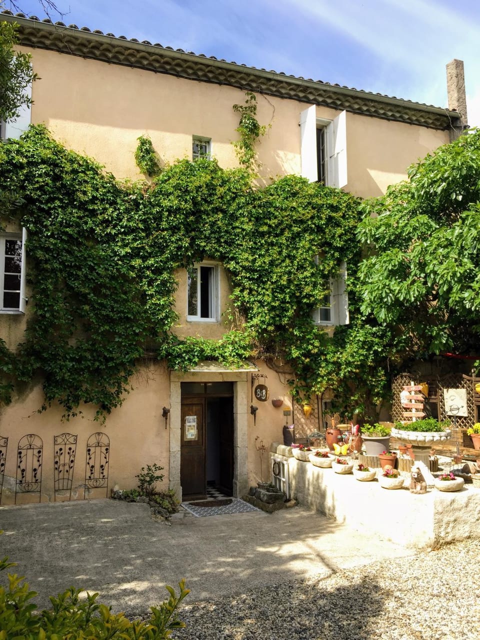 Facade/entrance