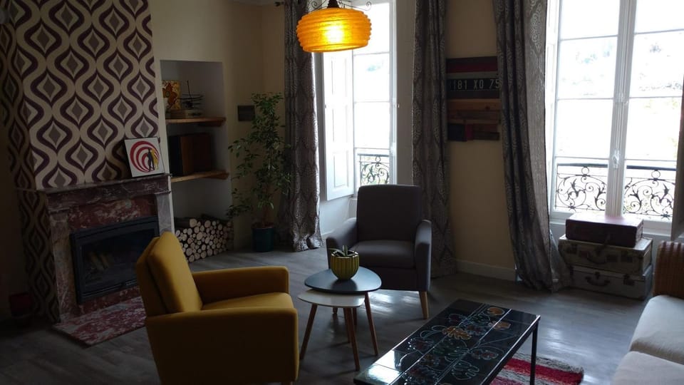 Living room, Photo of the whole room, Seating area