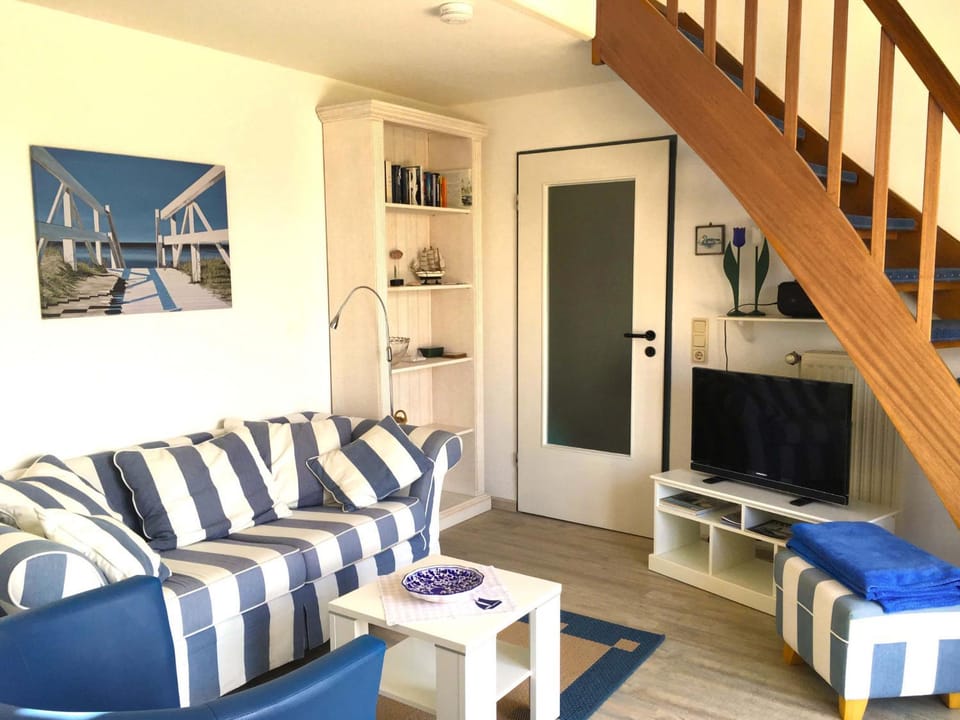 Photo of the whole room, Decorative detail