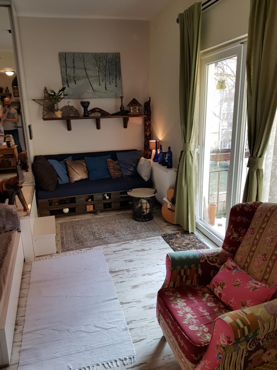 Living room, Photo of the whole room