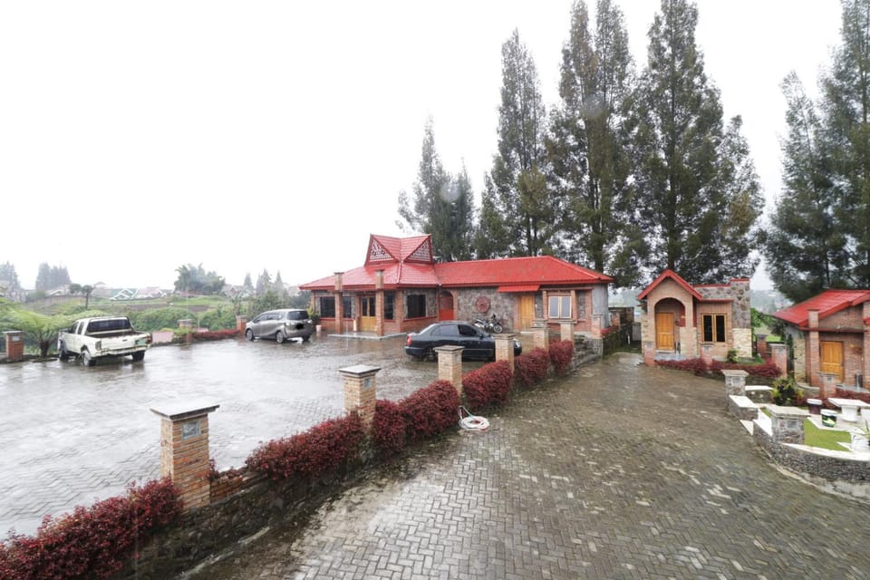 Property building, Garden view, Parking
