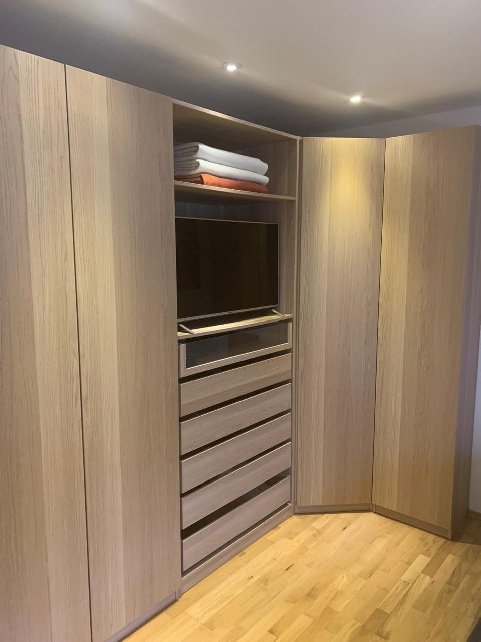 Bedroom, wardrobe