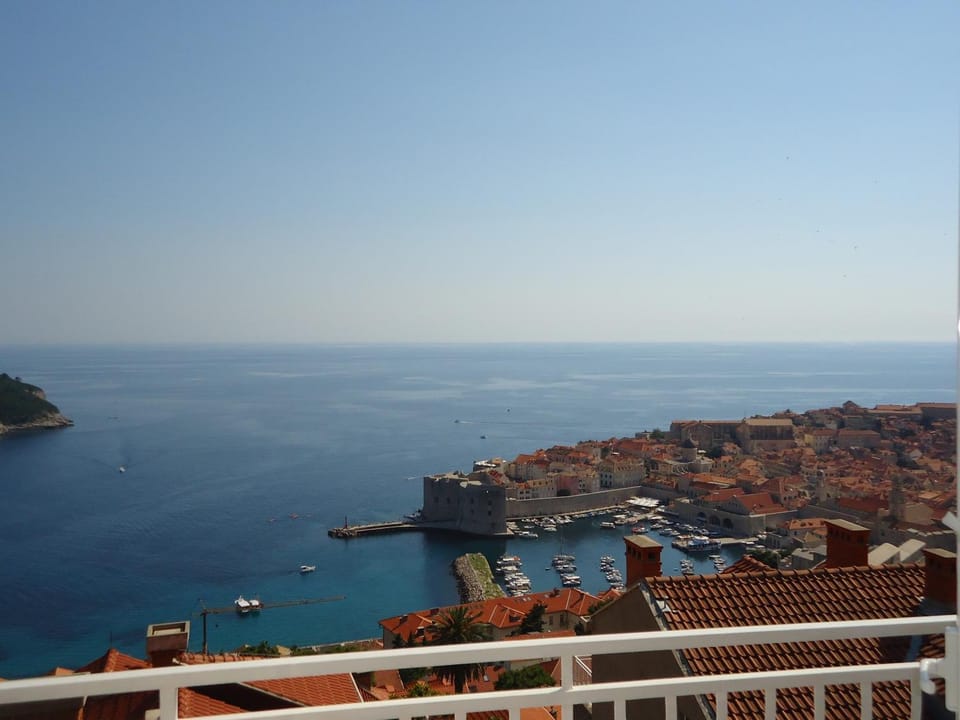 Property building, Balcony/Terrace, City view, Sea view