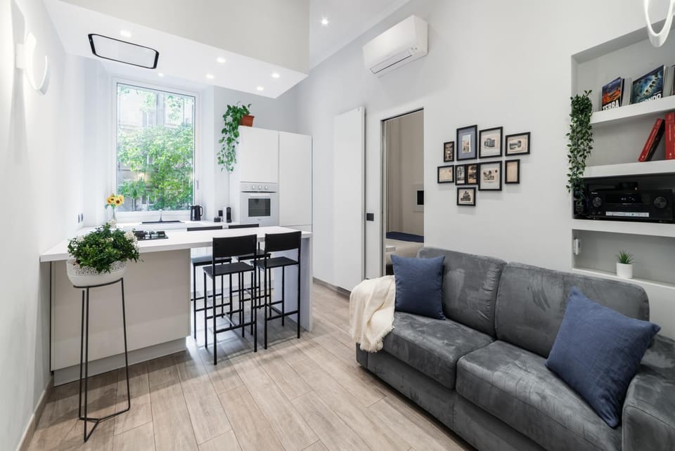 TV and multimedia, Kitchen or kitchenette, Living room, Photo of the whole room, Seating area, Dining area