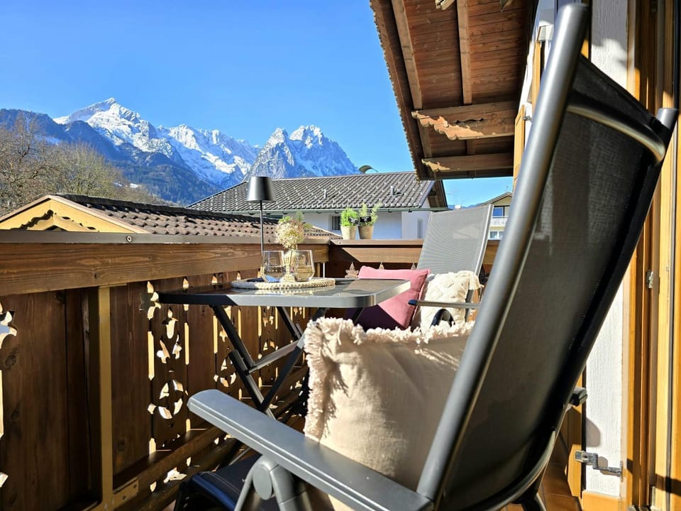 View (from property/room), Balcony/Terrace, Mountain view