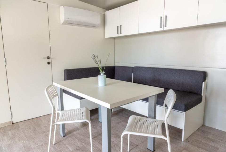 Living room, Seating area, Dining area, air conditioner