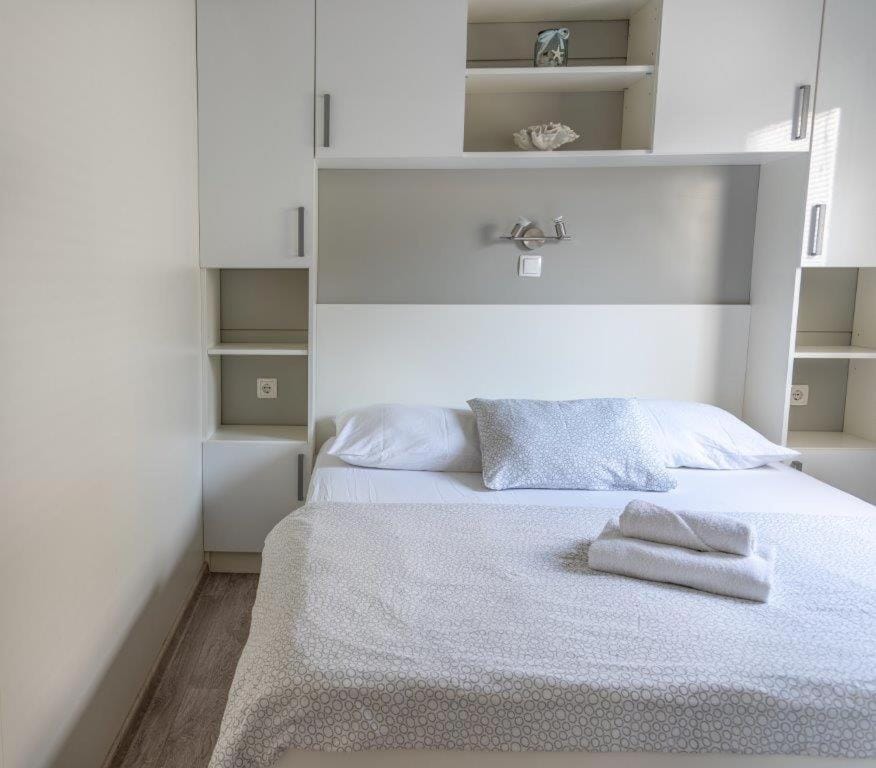 Bed, Photo of the whole room, Bedroom, towels, wardrobe