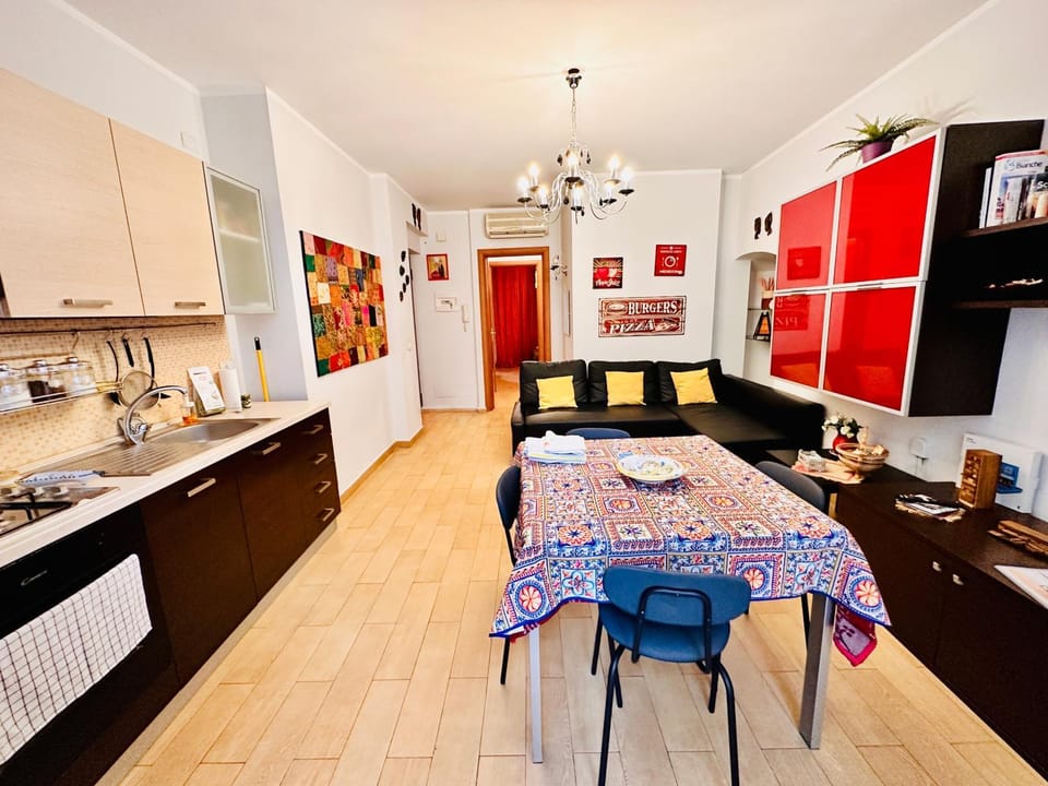 Kitchen or kitchenette, Seating area