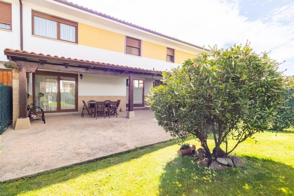 Property building, Patio, Garden