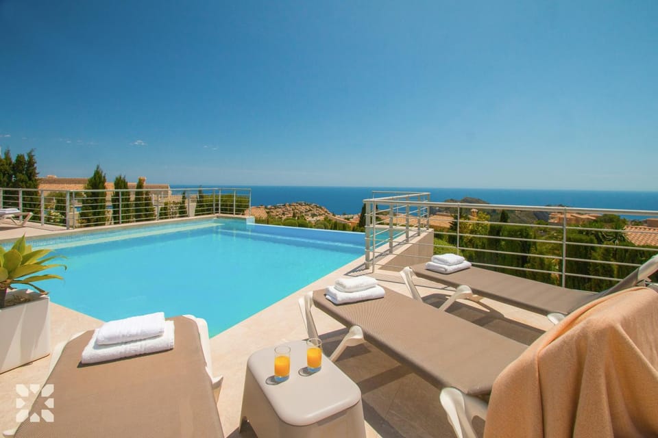 Patio, Day, Natural landscape, View (from property/room), Balcony/Terrace, Living room, Seating area, Dining area, Pool view, Sea view, Swimming pool, sunbed