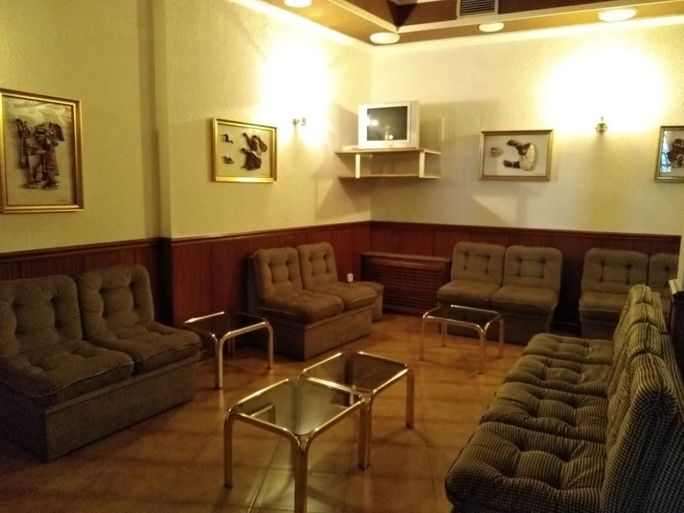 Communal lounge/ TV room