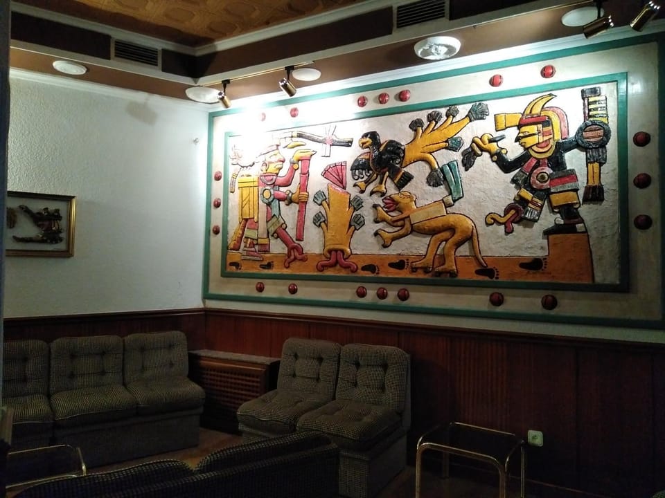 Communal lounge/ TV room