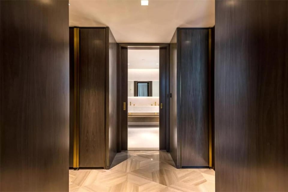 Bathroom, wardrobe