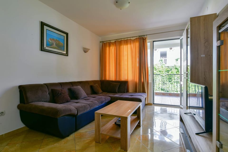 Rooms and Apartments Oregon Bed and Breakfast in Budva