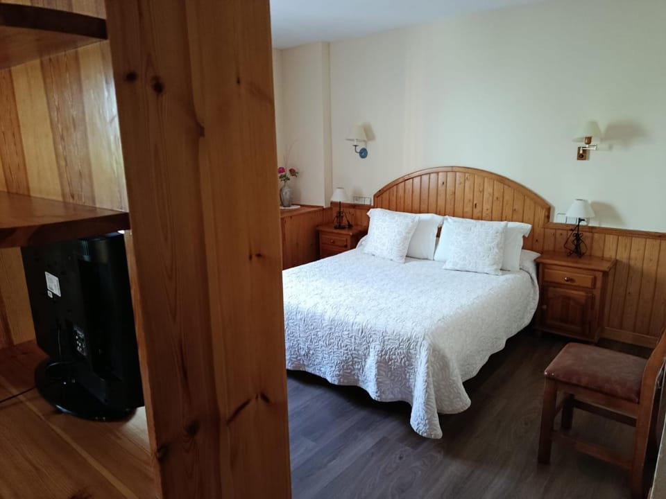 Hotel Llacs De Cardos Hotel in Catalonia