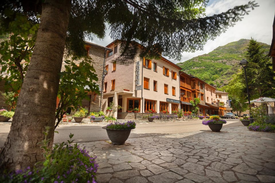 Hotel Llacs De Cardos Hotel in Catalonia