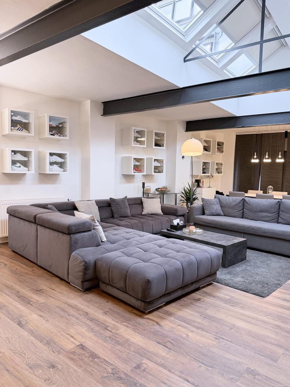 Living room, Seating area
