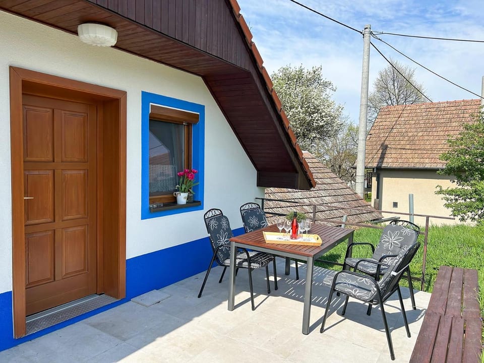 Property building, Balcony/Terrace, Balcony/Terrace