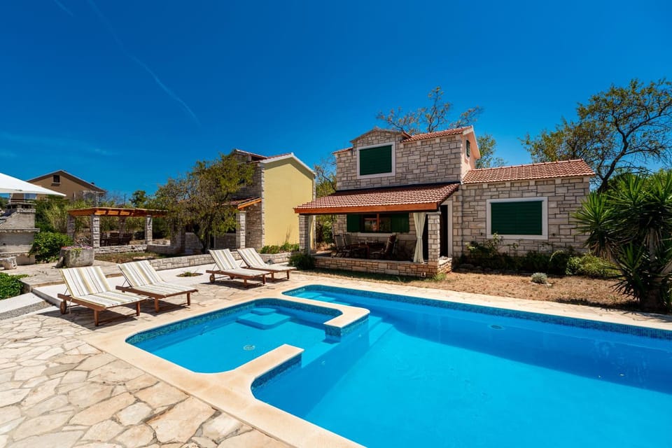 Komun Apartments Apartment in Dubrovnik-Neretva County