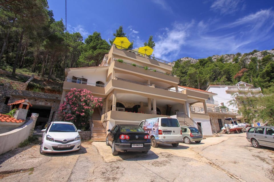 Property building, Facade/entrance