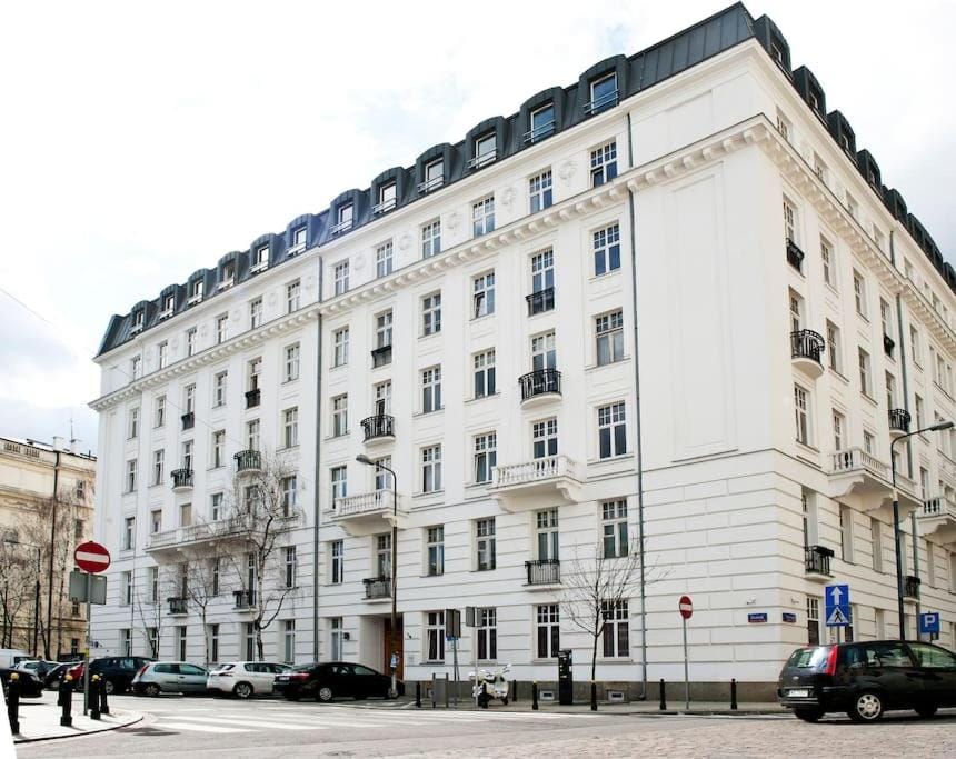 Property building, Street view, Location