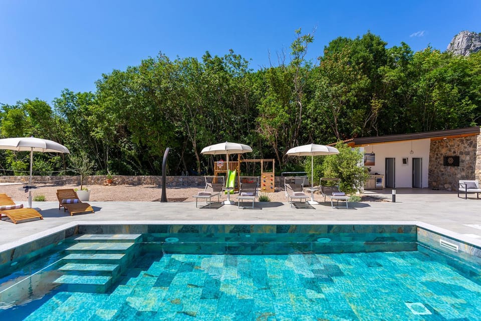 Pool view, Swimming pool