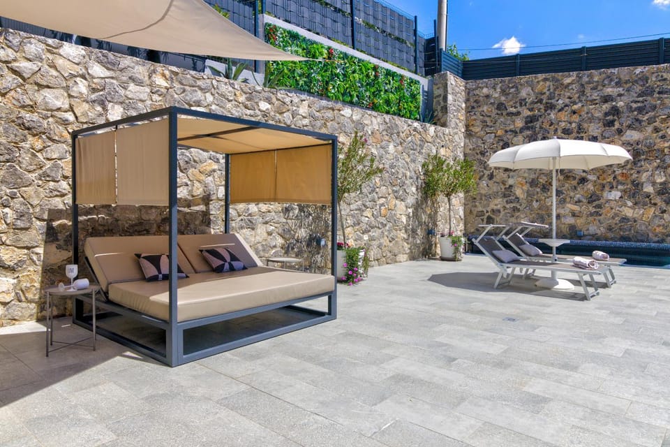 Patio, sunbed